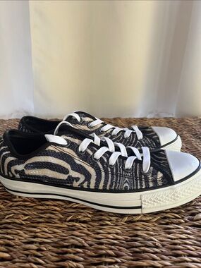 Converse Sequin Zebra Print Low-Top Sneakers - Black & White